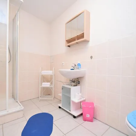 Welcoming In Near Nightlife Apartment