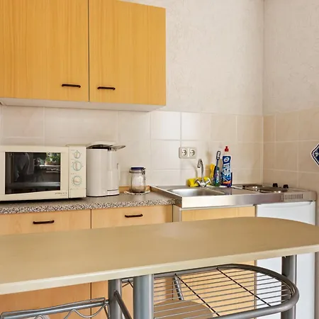 Welcoming In Near Nightlife Apartment